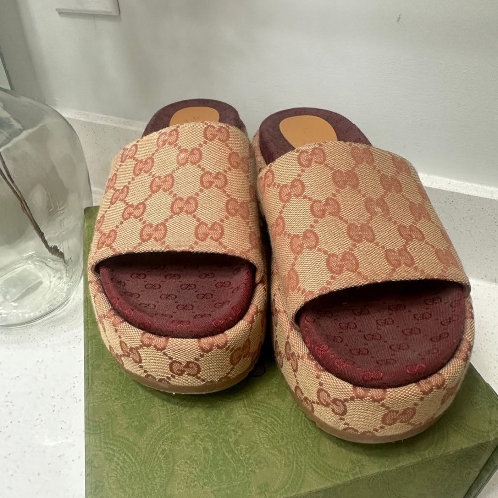 Gucci Women's Beige and Brown Slide Sandals